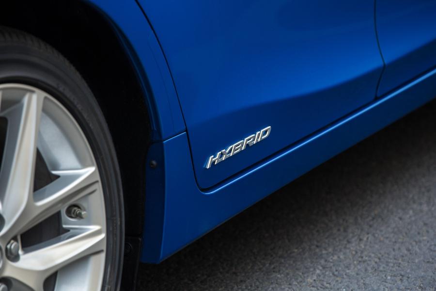 Детали экстерьера Lexus CT200h 2017 года  (UK) (фото 32 из 38)
